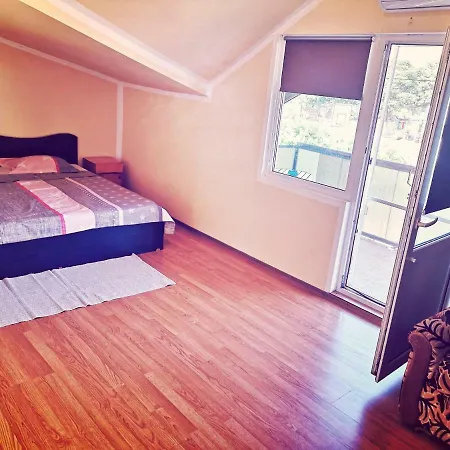 Cristina House בית הארחה